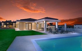 Villa Rhea, Marcana
